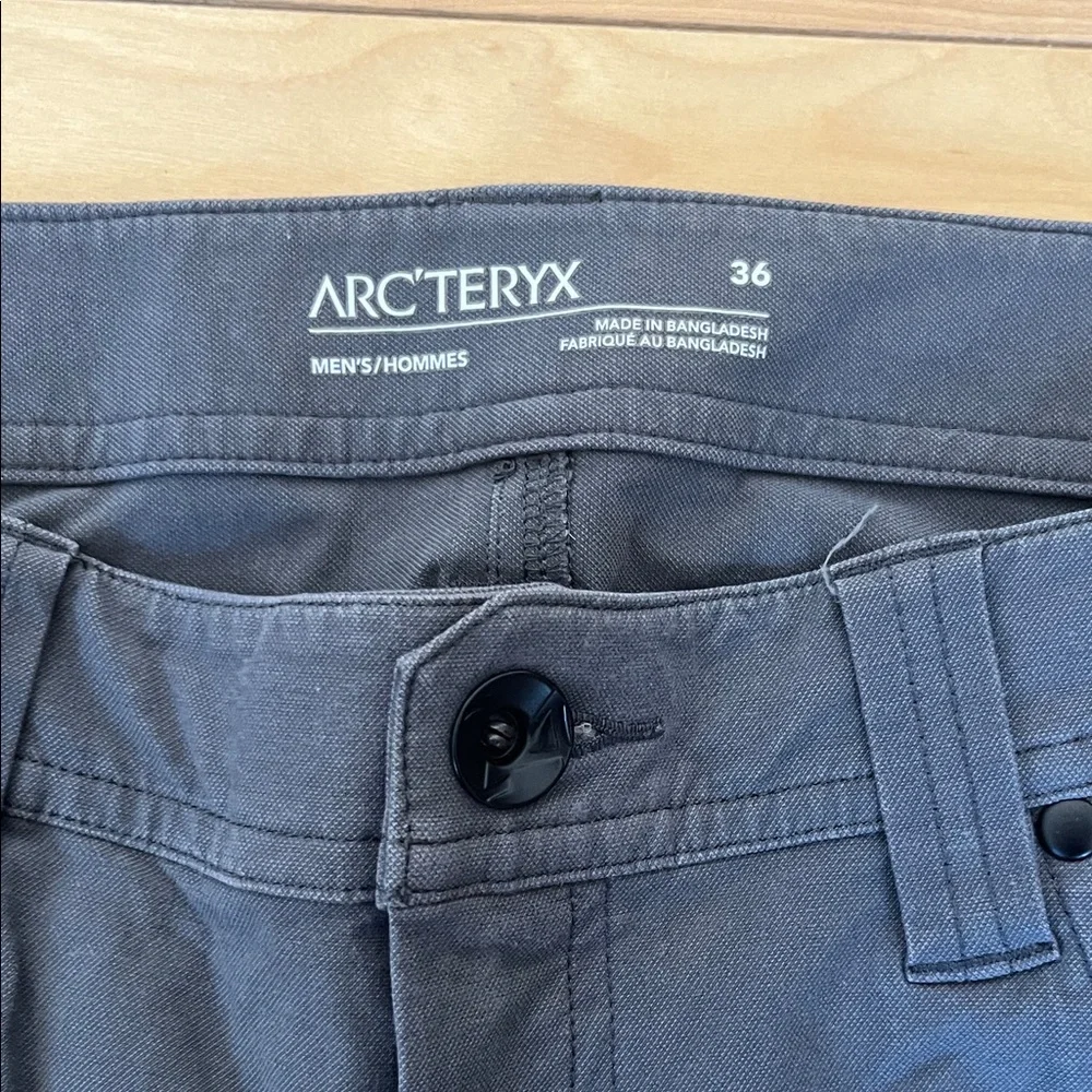 Arc'teryx Men's Charcoal Gray Pants - Picture 2 of 3